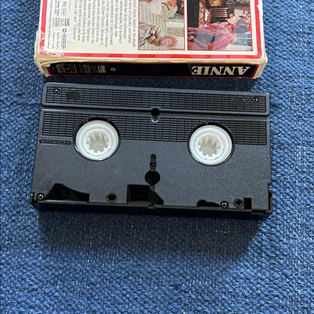 Annie (1985)VHS Tape